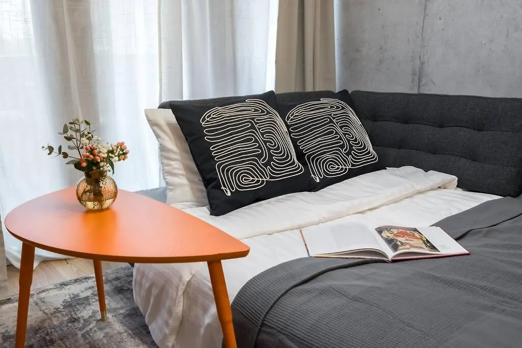 Sunny 2Br Flat - Top Location - Charming Balcony Bucharest