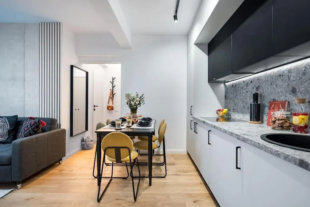Sunny 2Br Flat - Top Location - Charming Balcony Bucharest