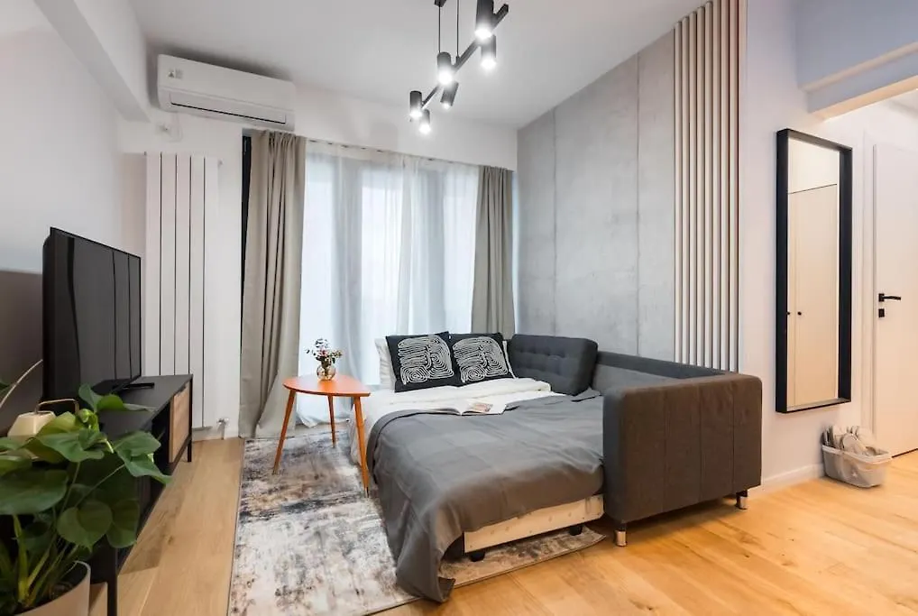 Sunny 2Br Flat - Top Location - Charming Balcony Bucharest 0*,