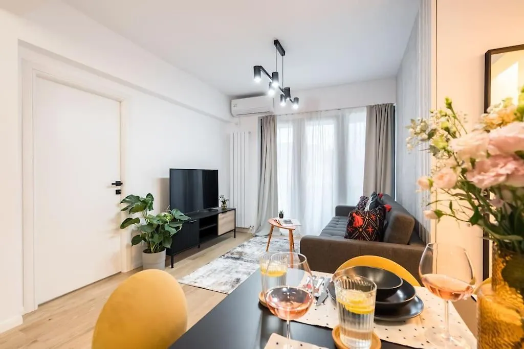 Sunny 2Br Flat - Top Location - Charming Balcony Bucharest Romania