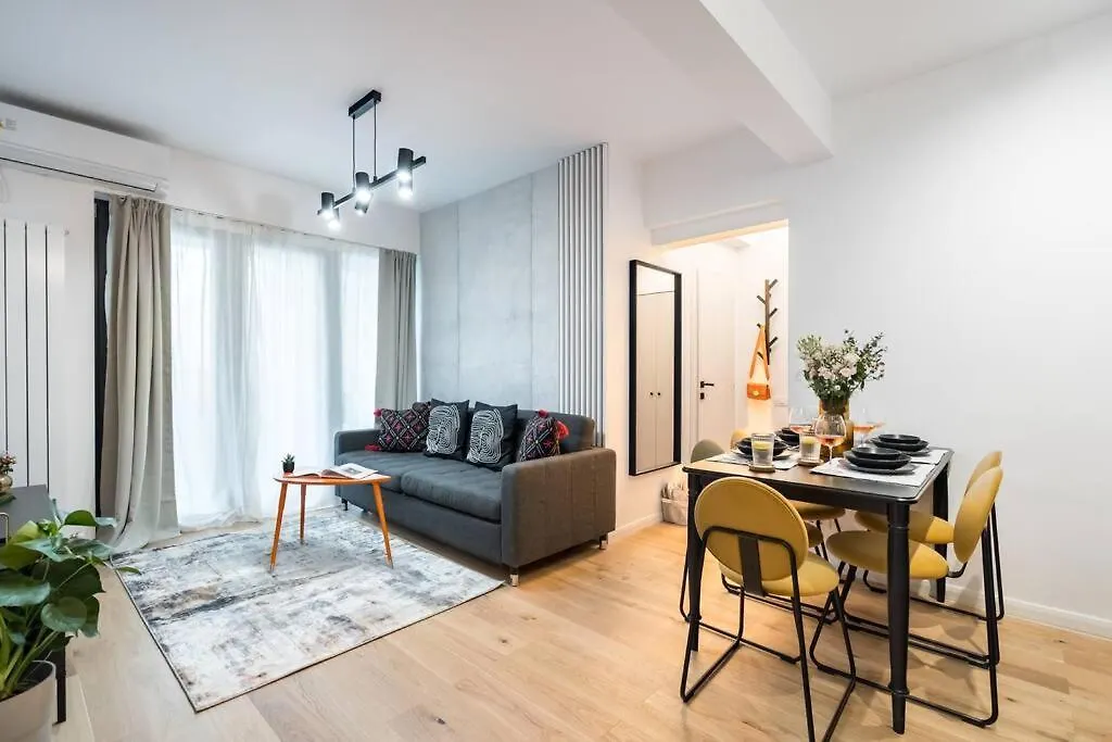 Sunny 2Br Flat - Top Location - Charming Balcony Bucharest 0*,