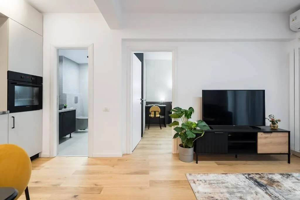 Sunny 2Br Flat - Top Location - Charming Balcony Bucharest Romania