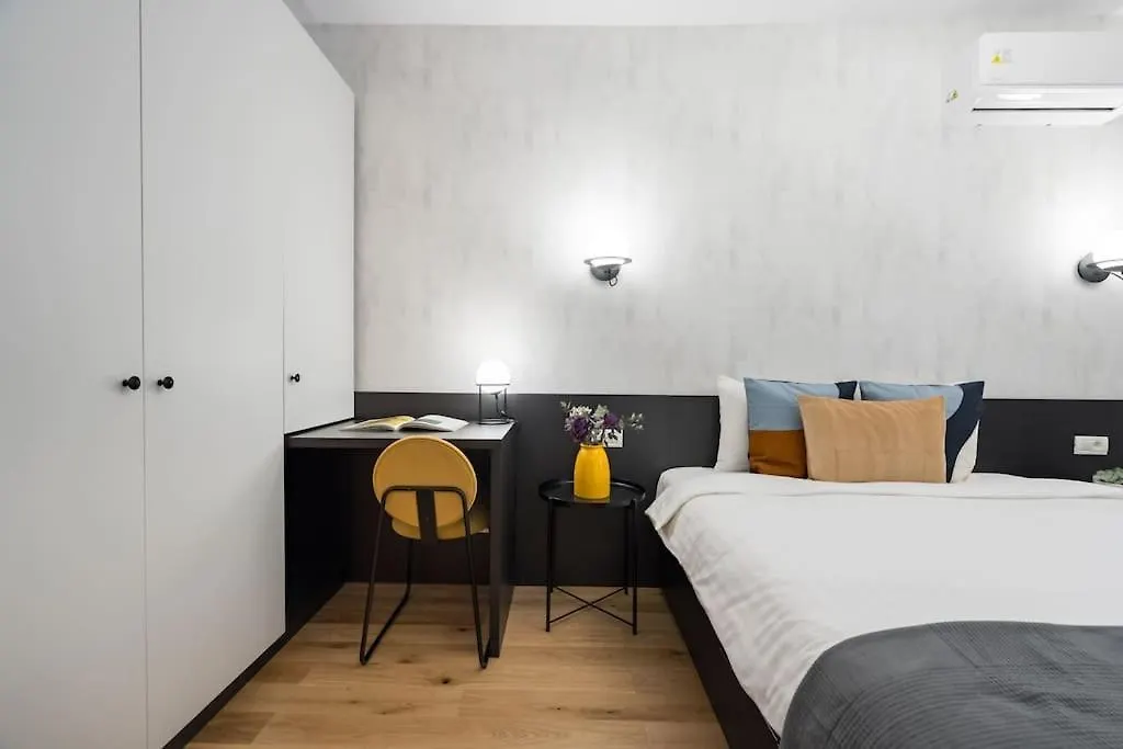 Sunny 2Br Flat - Top Location - Charming Balcony Bucharest