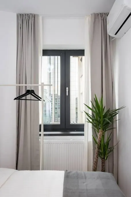 Apartment Sunny 2Br Flat - Top Location - Charming Balcony Bucharest