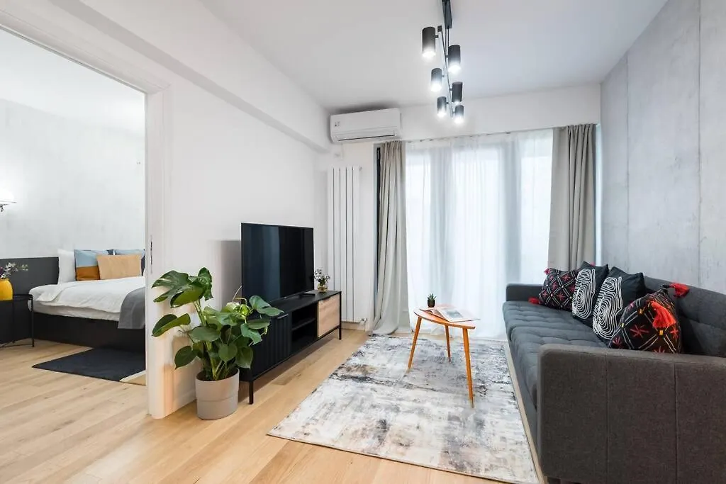 Sunny 2Br Flat - Top Location - Charming Balcony Bucharest 0*,