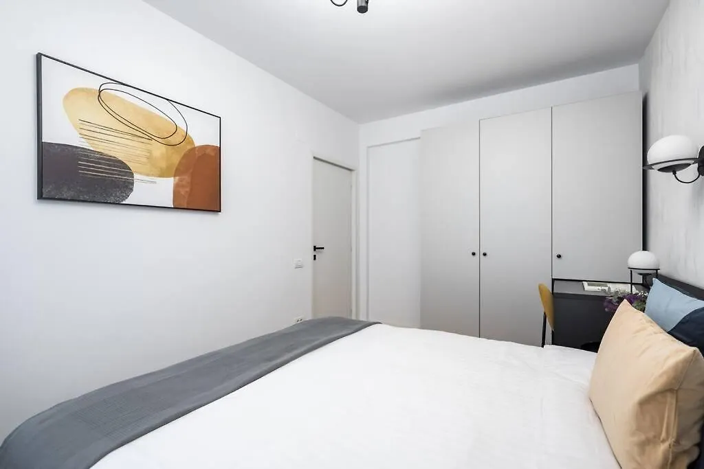 Apartment Sunny 2Br Flat - Top Location - Charming Balcony Bucharest