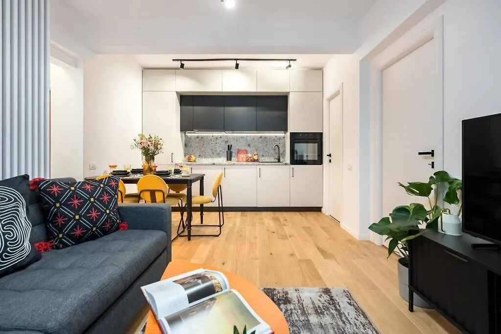 Sunny 2Br Flat - Top Location - Charming Balcony Bucharest