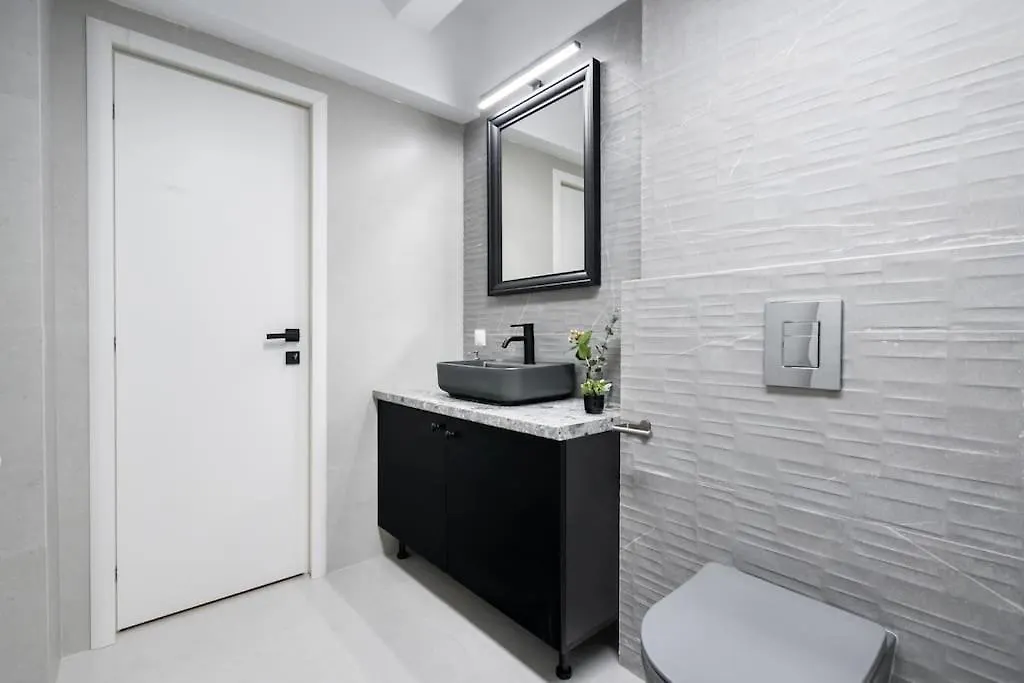 Sunny 2Br Flat - Top Location - Charming Balcony Bucharest Romania