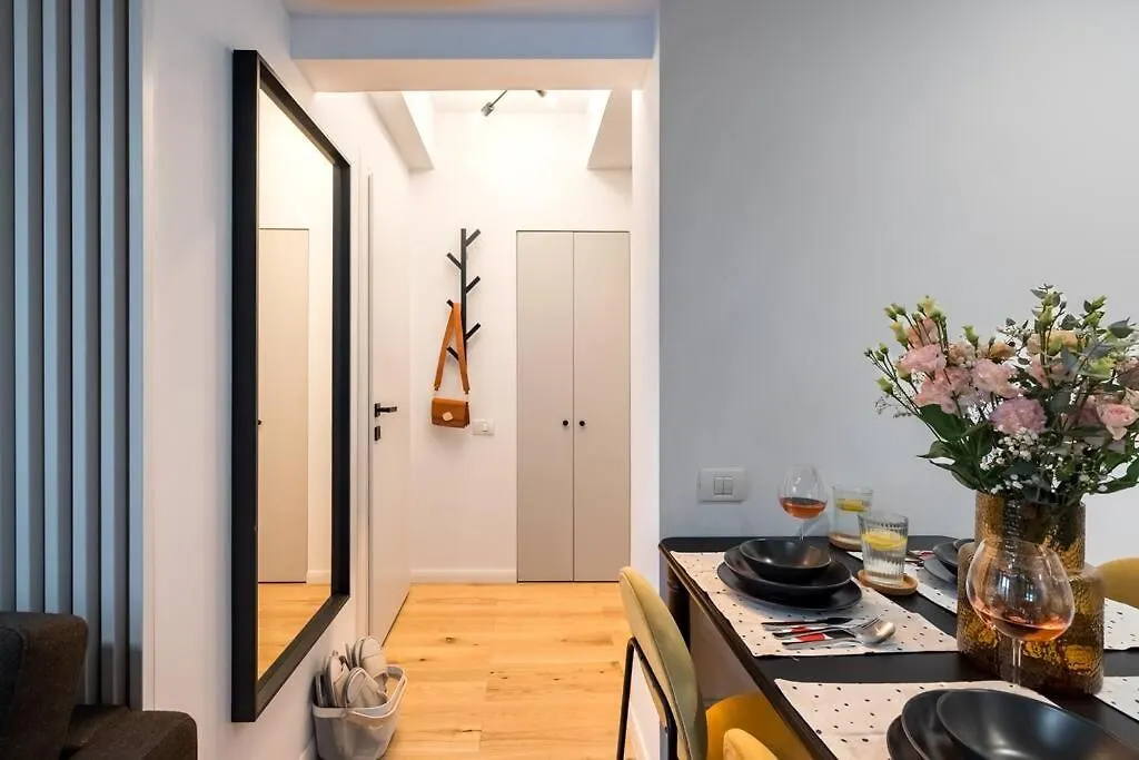 Apartment Sunny 2Br Flat - Top Location - Charming Balcony Bucharest